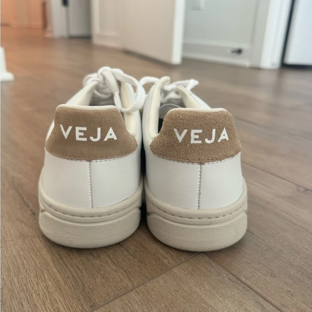 VEJA V-12 LEATHER WHITE DUNE - Picture 2 of 4